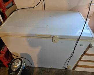 #192	Chest Freezer General Electric - Working - 38x23x33	 $75.00 
