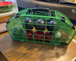 #199	Sportscraft Bocci Ball Set in Case	 $35.00 
