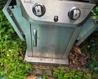 #217	Char-broil Like New (Stainless Steel inside clean 0 2 burner propane Grill w/Full Tank	 $125.00 
