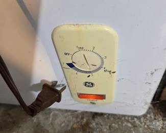 #192	Chest Freezer General Electric - Working - 38x23x33	 $75.00 
