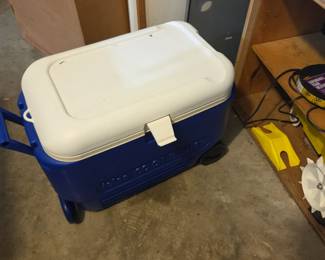 #201	Igloo Cool Rollar Chest 	 $20.00 
