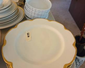 #129	4 Vintage Haviland Limoges Dinner Plates 9.75"  (as is)	 $25.00 
