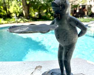 $120. "At Your Service" frog statue with tray cast aluminum. 31" tall