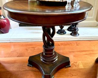 450 - Vintage Round Drum Table Barley Twist Pedestal Hand Carved Mahogany Entry Stand - 30" x 29"