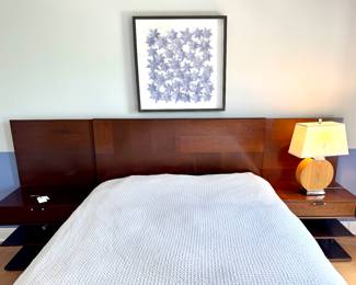 $750 - Queen Bed w/Headboard & Rails - Mattress & Boxsprings Included