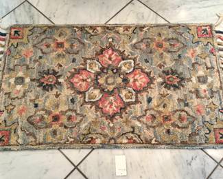 SOLD; Good Weave throw rug; 27x45