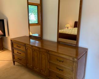 American of Martinsville Dresser with Mirrors