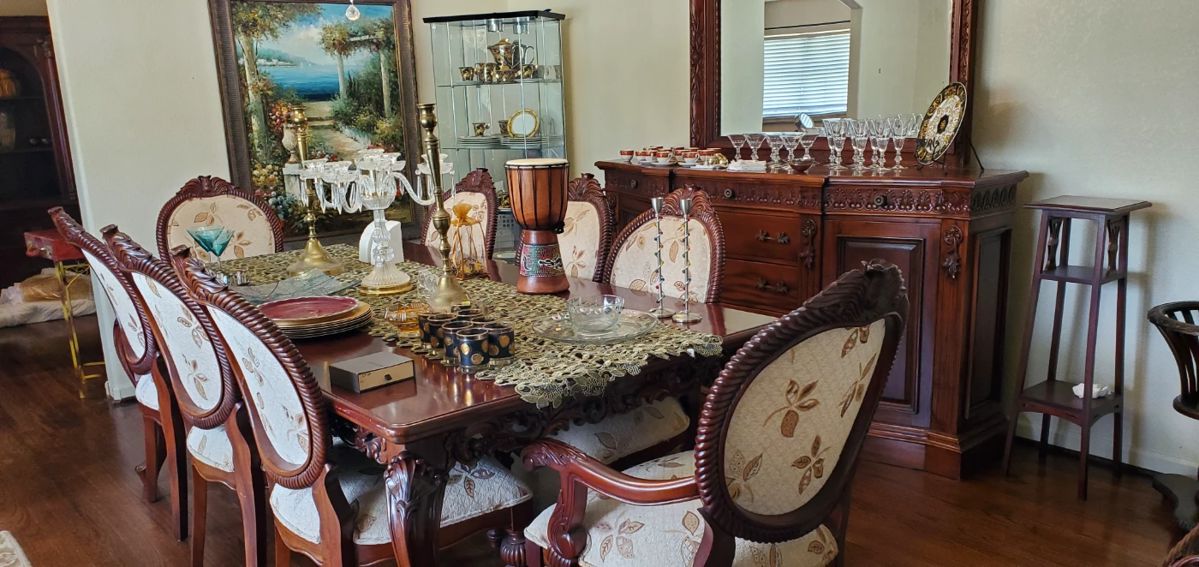 Elegant Dining Room Furniture!