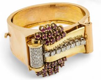 Lot 3 | French Retro Ruby And Diamond Hinged Cuff Bracelet, 18K Yellow Gold And Platinum 1940, W 2.7" 106 g