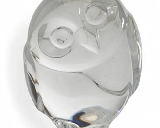 Lot 98 | Steuben (American) Crystal Owl Hand Cooler H 2.5" W 2" Depth 1.5"