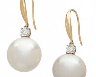 Lot 27 | 18k Yellow Gold, South Sea Pearl And Diamond Dangle Earrings 9 g