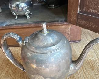Oneida plated silver teapot