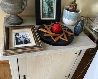 Side cabinet