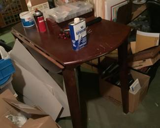 Drop leaf table