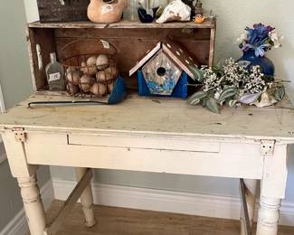 vintage white table, farmhouse decor