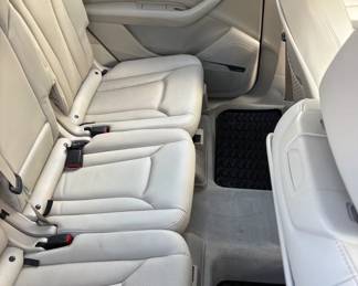 2017 Audi Q7 with 49500 miles - owned and loved by grandma. This is a really really nice cream puff car - price drop to $19,000! We have the title in hand. Take it home!