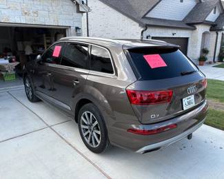2017 Audi Q7 with 49500 miles - owned and loved by grandma. This is a really really nice cream puff car - price drop to $19,000! We have the title in hand. Take it home!