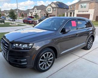 2017 Audi Q7 with 49500 miles - owned and loved by grandma. This is a really really nice cream puff car - price drop to $19,000! We have the title in hand. Take it home!
