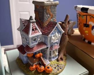 PartyLite Ghostly Tealight House