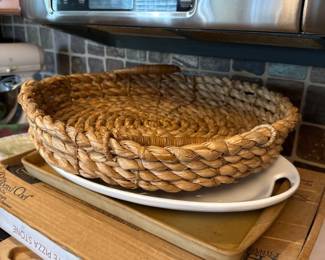 Woven serving tray