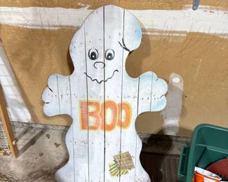 wooden ghost halloween decor