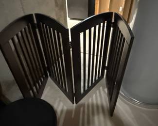 Pawland Wooden Freestanding Foldable Pet Gate