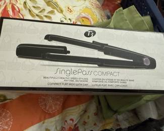 T3 SinglePass Compact Flat Iron