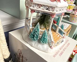 Avon Holiday Splendor Lighted Fiber Optic Gazebo