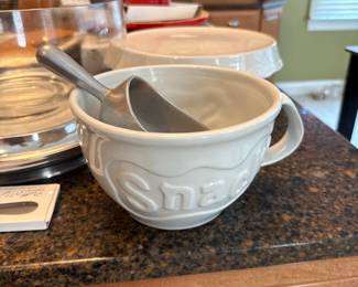 McCoy Art Pottery Snacks Chips Mixing Batter Bowl