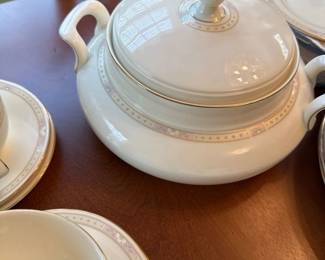 Royal Daulton Cassandra Vegetable Tureen