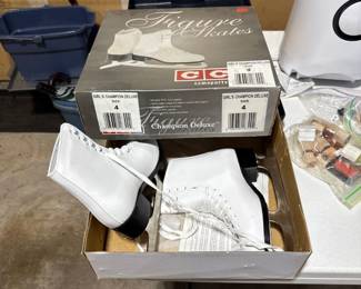 Girls Champion Deluxe Figure Skates Size 4
