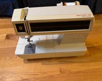 Singer TouchTronic 2001 Sewing Machine