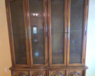 Thomasville Furniture Camille Collection Country French Style Lighted Display China Cabinet