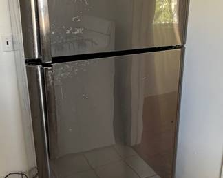 Refrigerator 