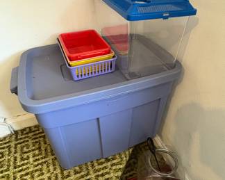 Storage Bins & Aquariums 