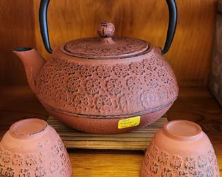 Tea pot and cup set