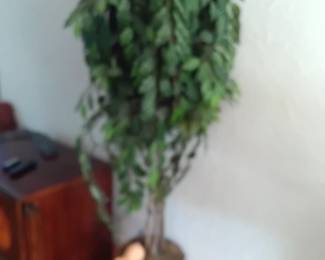 Hall tree