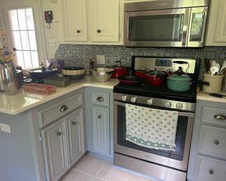 Assorted kitchen ware
