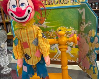 Mattel Mattel "Show Offs: Scarecrow Scarycrow Show Off Dancing Marionette Doll 1973. Circus Backdrop and instructions
