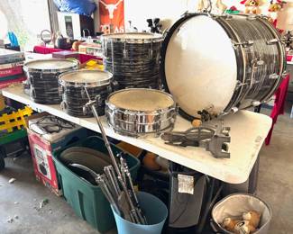Vintage Ludwig Pearl Drum Set (Heads Need Replacing)