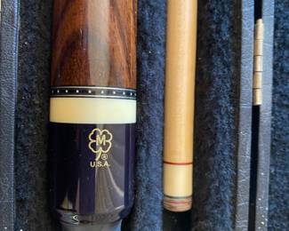 McDermott D-1 Pool Cue with Case