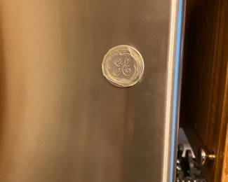 GE 19.2 CU. FT. Top-Freezer Refrigerator - Stainless steel