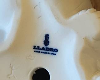 Lladro Eskimo Girl with Cold Feet