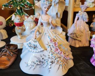 Vintage Josef Original Louise women Figurine holding a fan