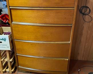 5-Drawer Curved Front Chest Dresser
