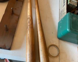 Louisville slugger 125S H&B Co Baseball Bat & Roberto Clemente Signed Louisville slugger 125LL H&B Co baseball bat