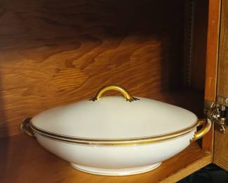 Oval Covered Vegetable dish