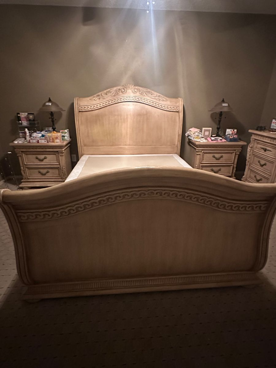 Queen Size sleigh bed