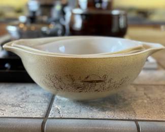 Vintage pyrex bowls - set of 3