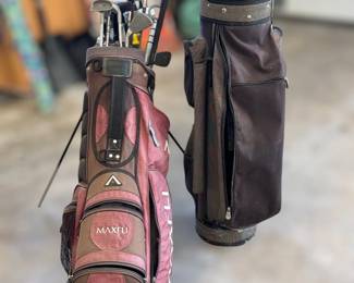 Couple bags golf clubs